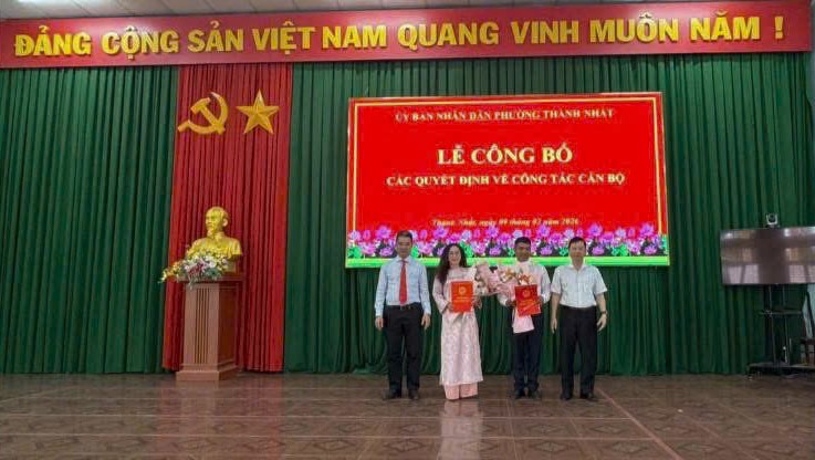 gen-n-bí thu chủ tịch1